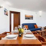 Nyaraló House 12 *