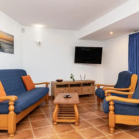 House 12 * Famara